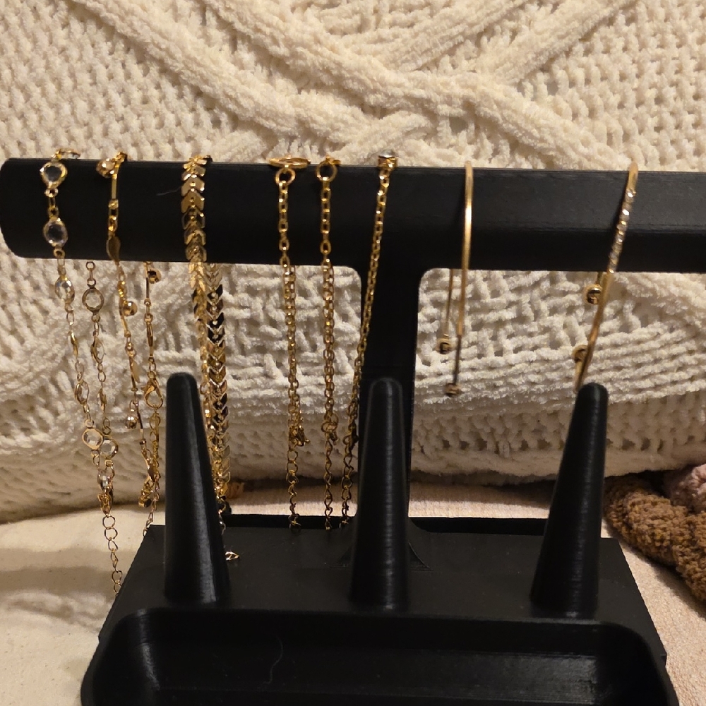 Chic Gold Bracelet Collection